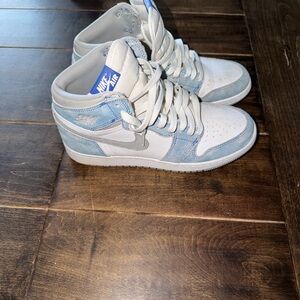 Used Nike Air Jordan 1 Mid White & Light Blue Suede Sneakers